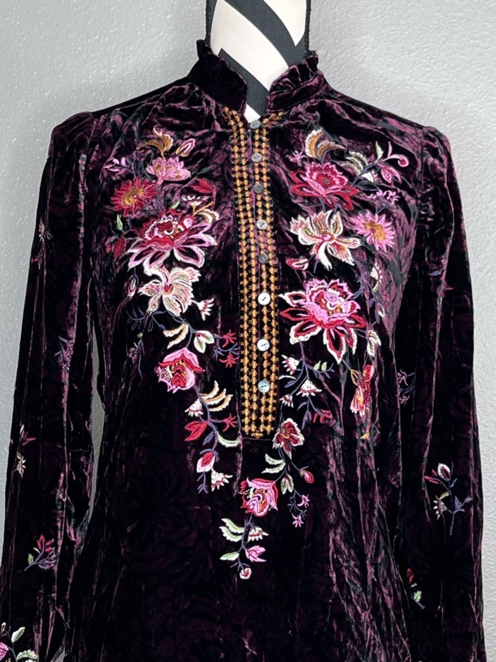NWT Sundance Elisabeth Whimsigoth Velvet Dark Floral Embroidered Blouse Sz SX - Picture 5 of 14
